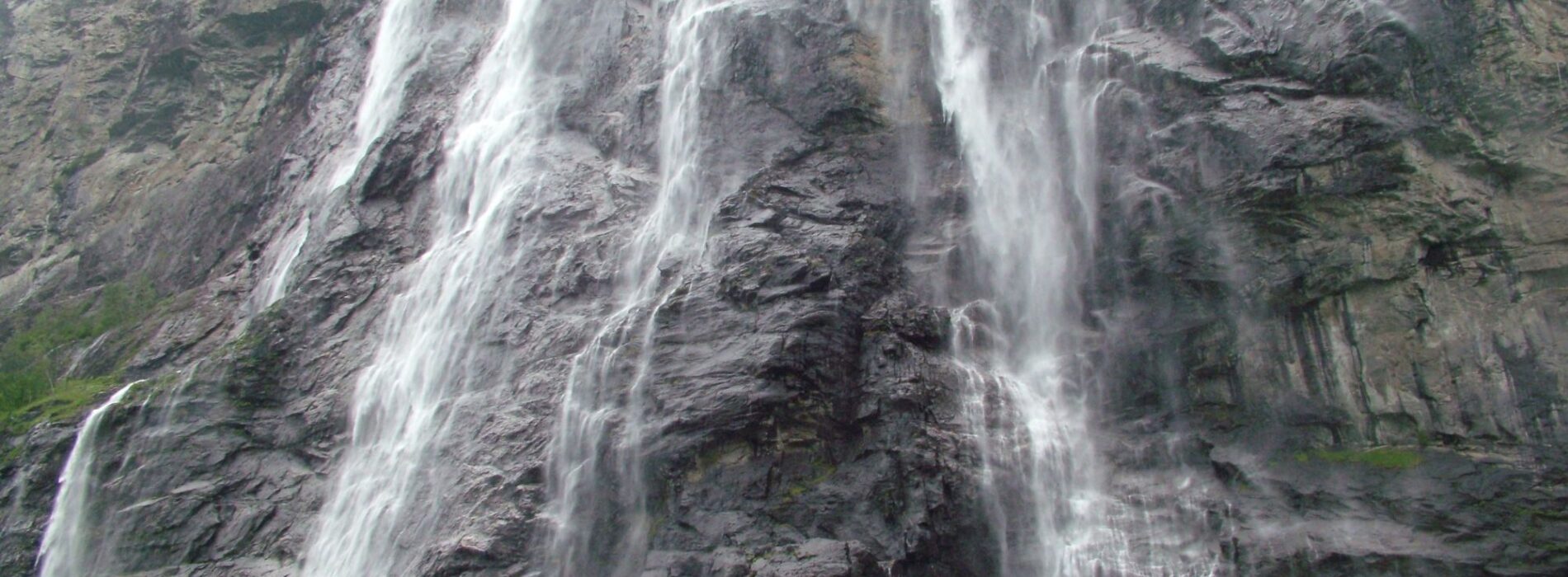 Geiranger-watervallen-2000-1200-1900x700